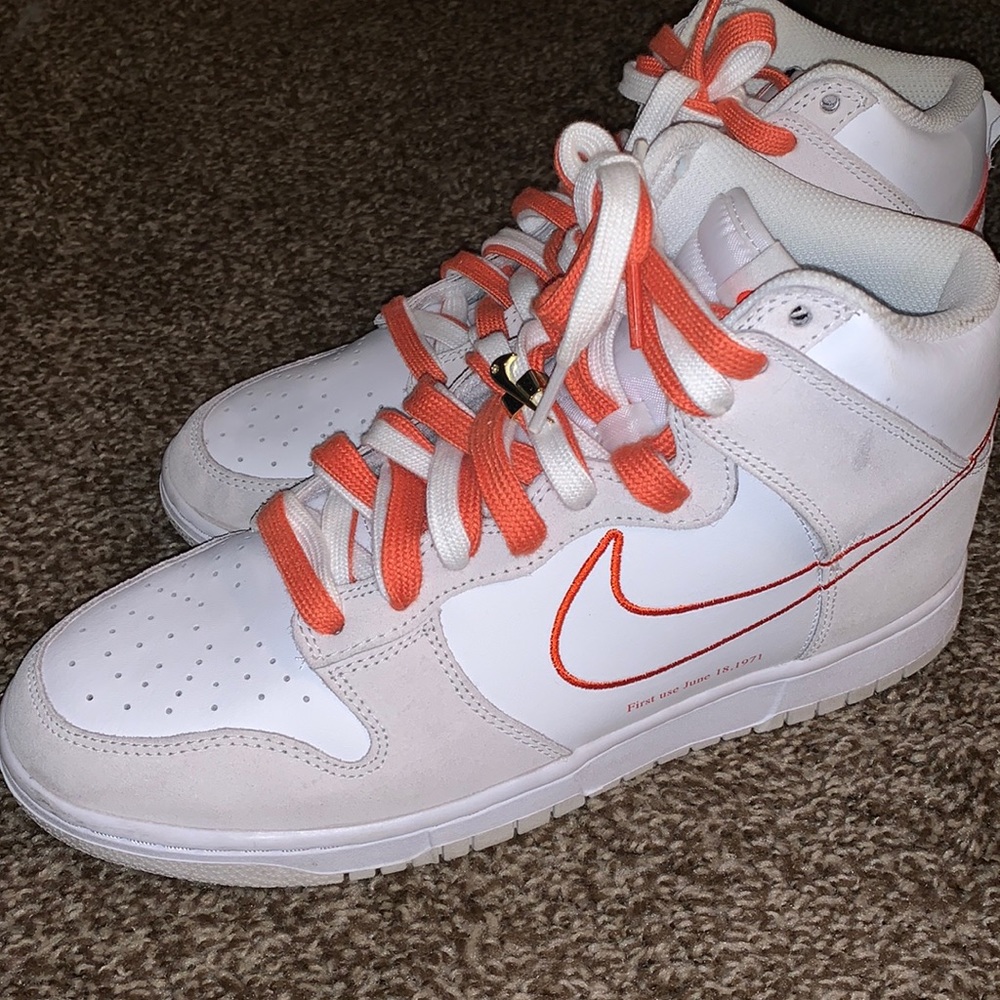 NIKE “First Use” Dunks (high) orange (Womens)